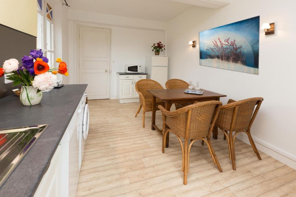 Auberge Du Manoir D'Archelles Arques-la-Bataille Rom bilde